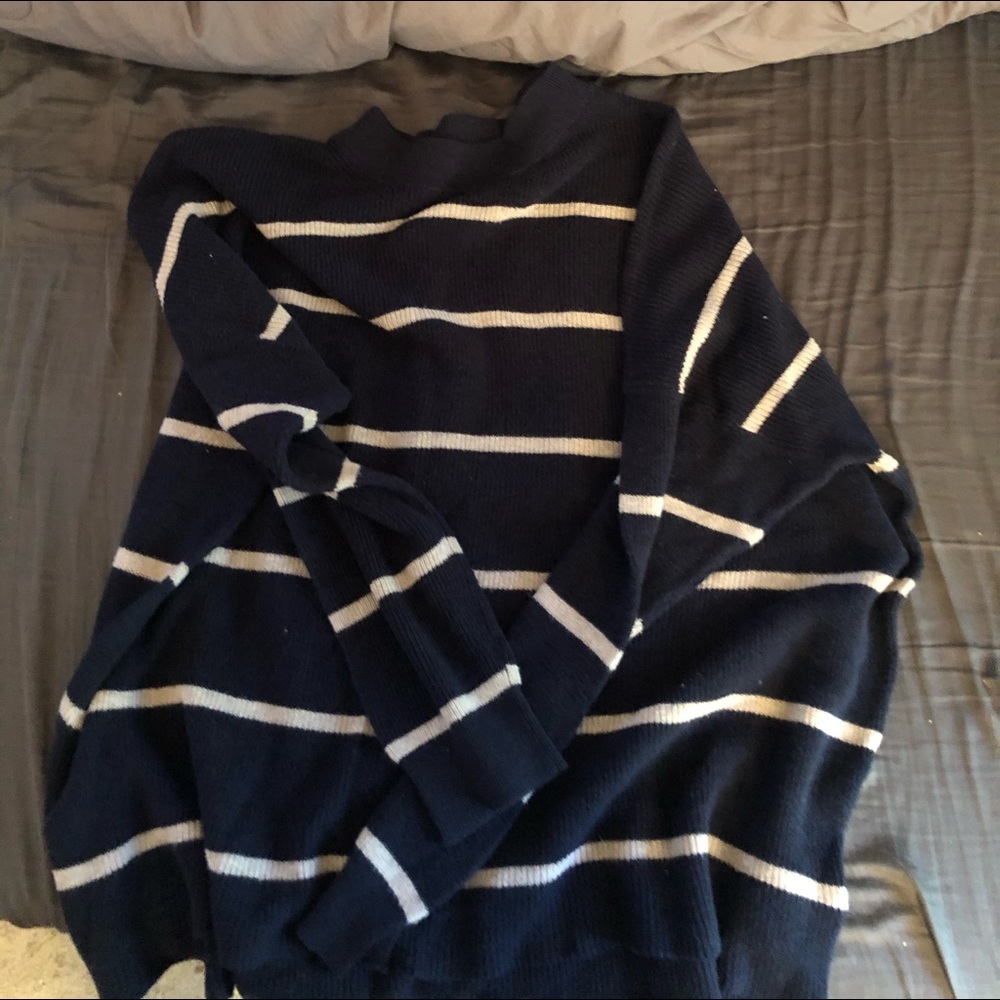 AMERICAN EAGLE SWEATER